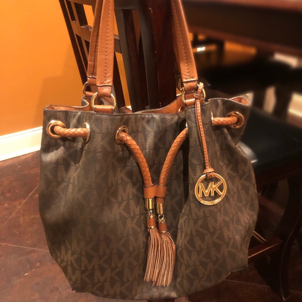 Like new Michael Kors Handbag.